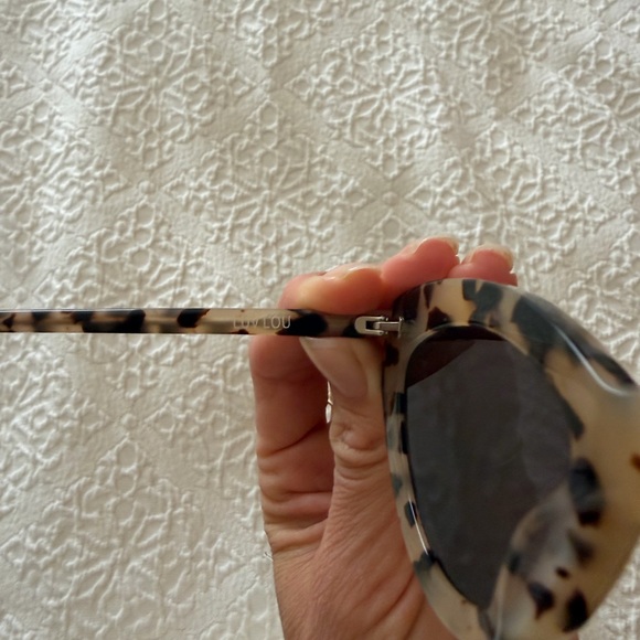 LUV LOU DAPHNE SUNGLASSES main image 5
